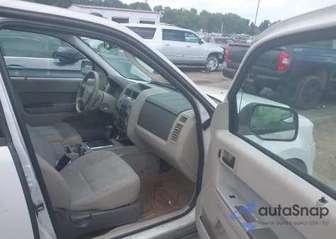 2010 Ford Escape Xlt z USA, uszkodzony, nr VIN 1FMCU0D7XAKD34093